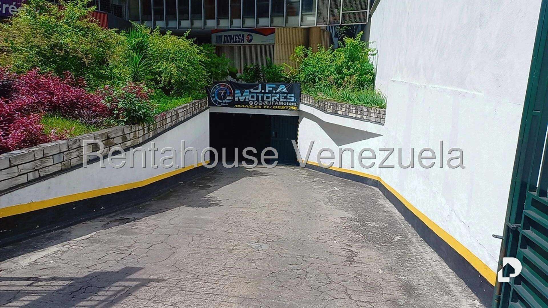Local comercial en Parroquia La Candelaria, Caracas – 27