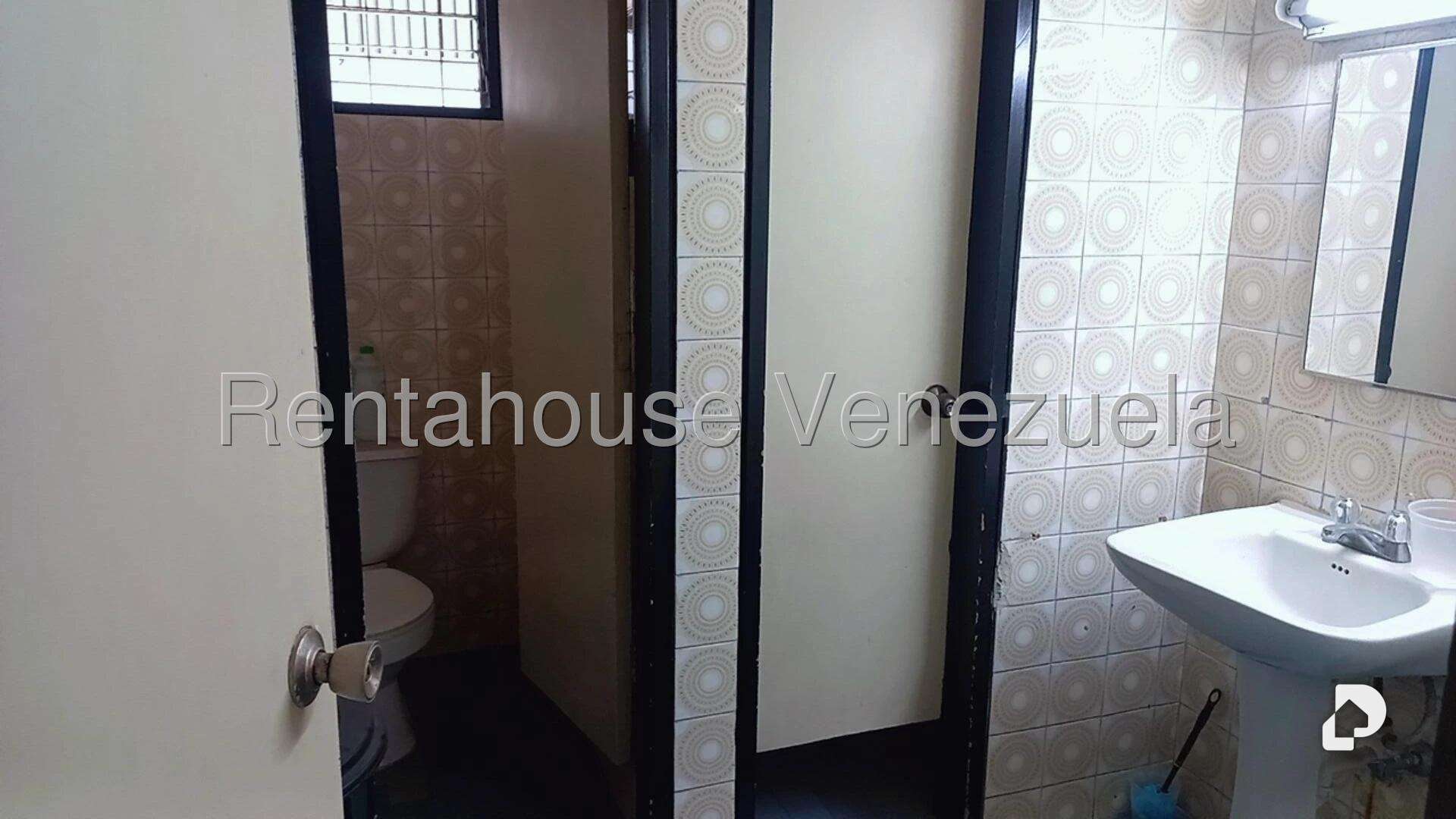 Local comercial en Parroquia La Candelaria, Caracas – 22
