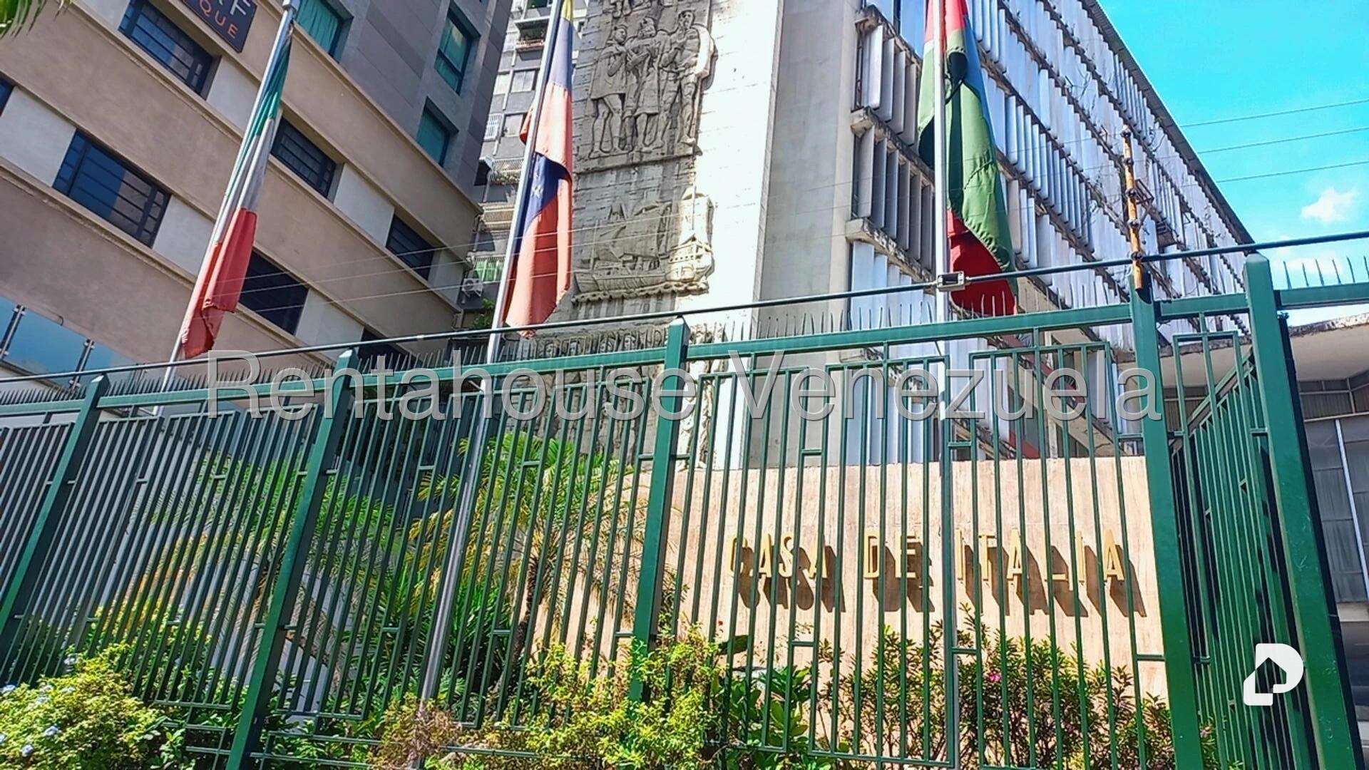 Local comercial en Parroquia La Candelaria, Caracas – 28