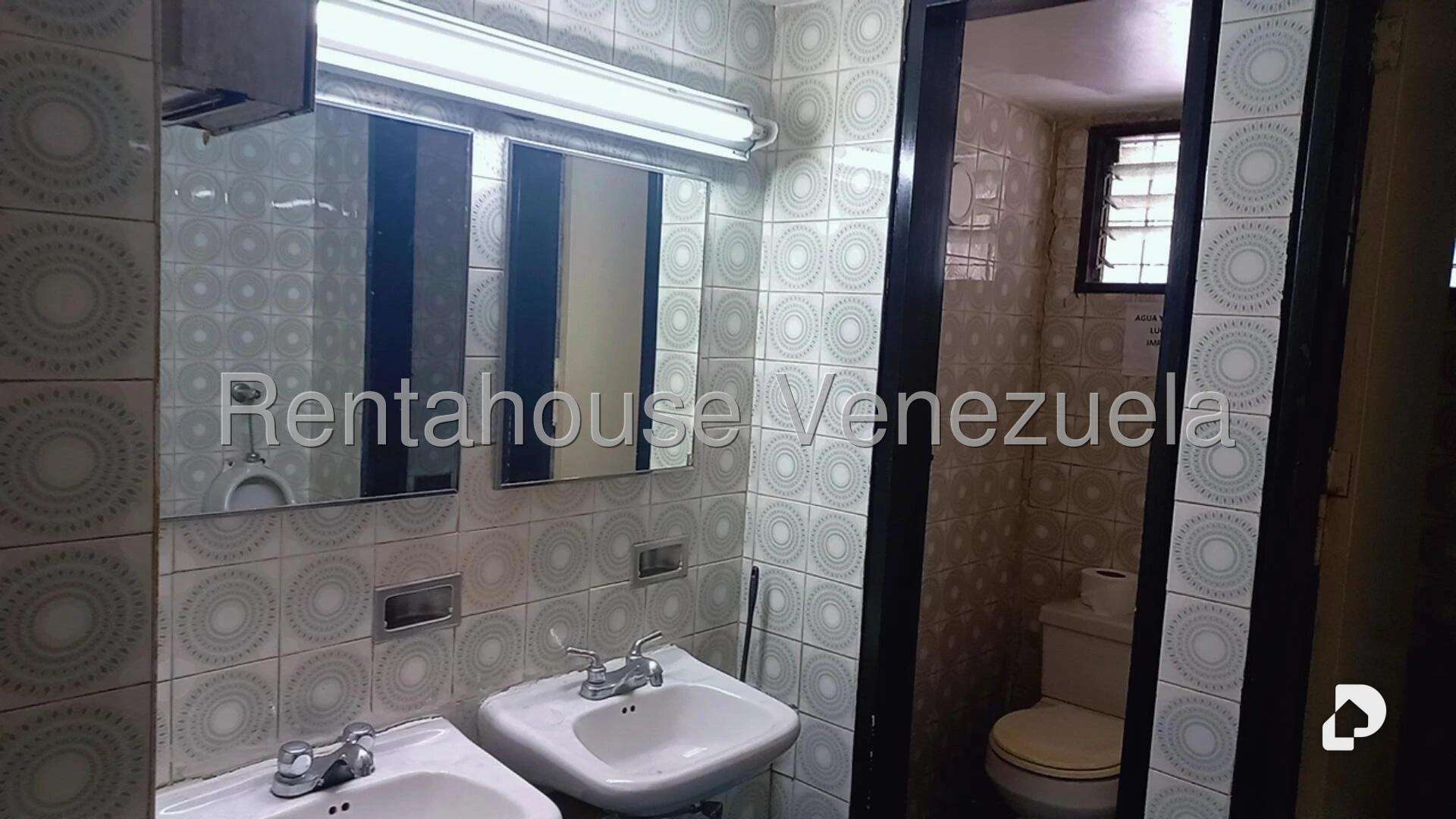 Local comercial en Parroquia La Candelaria, Caracas – 23