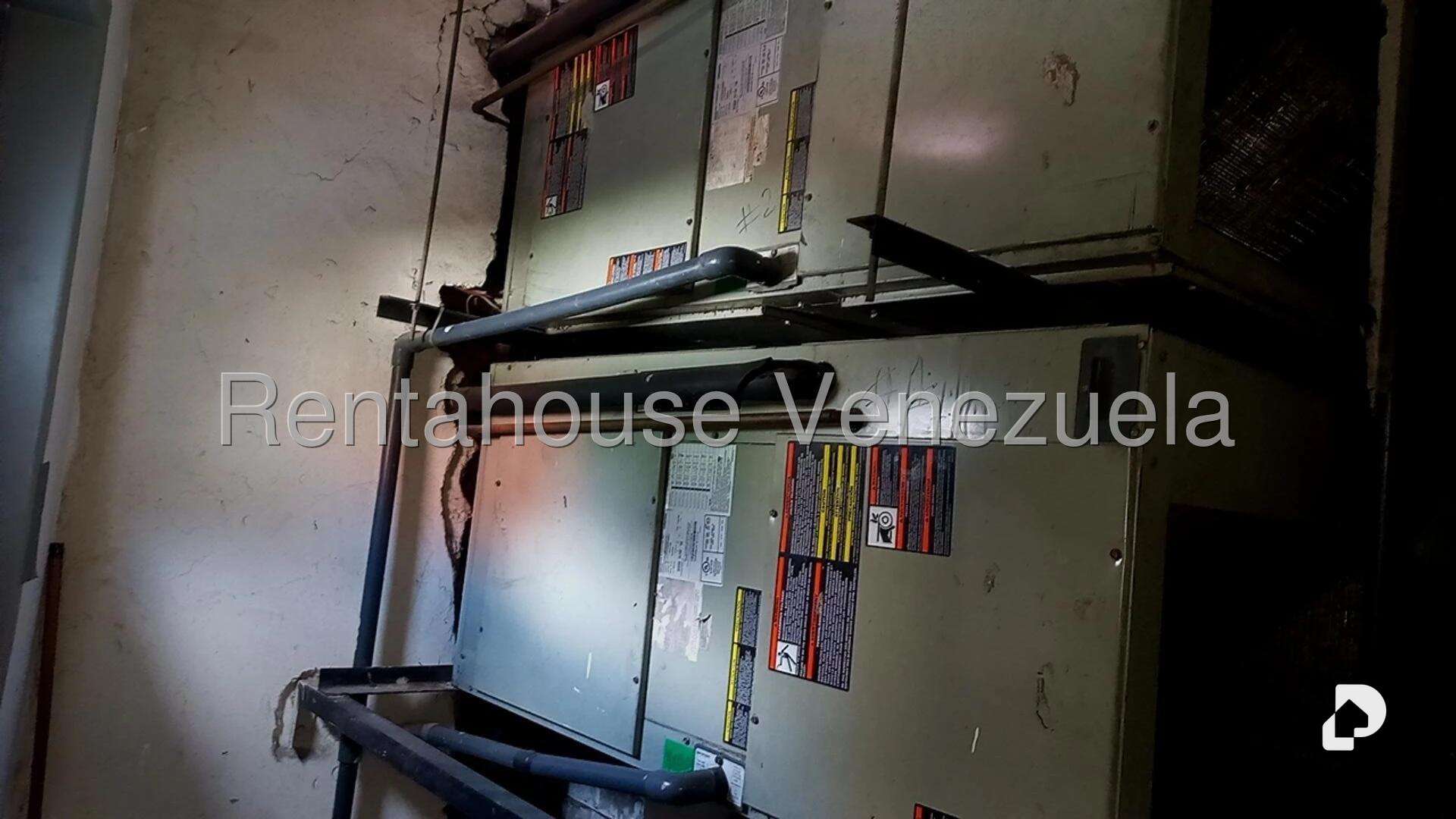 Local comercial en Parroquia La Candelaria, Caracas – 24