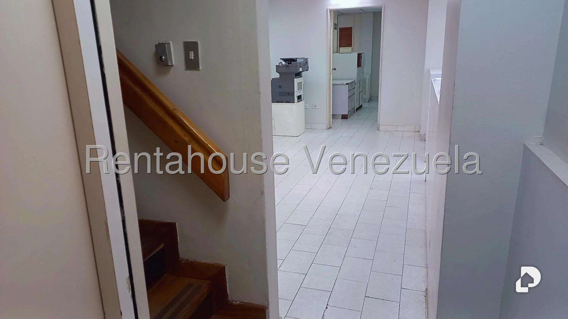 Local comercial en Parroquia La Candelaria, Caracas – 26