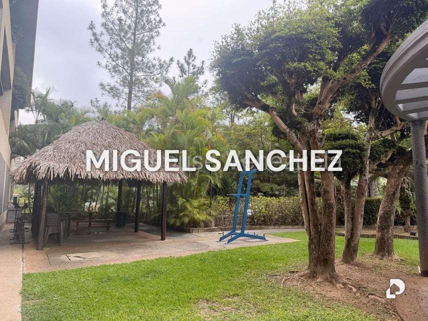 Apartamento en La Esmeralda, Caracas – 2