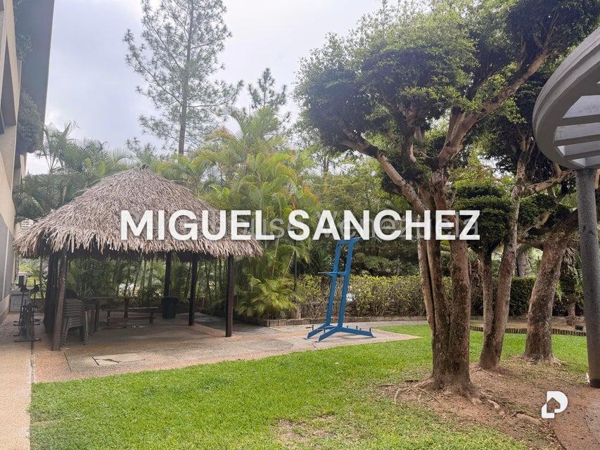 Apartamento en La Esmeralda, Caracas – 2