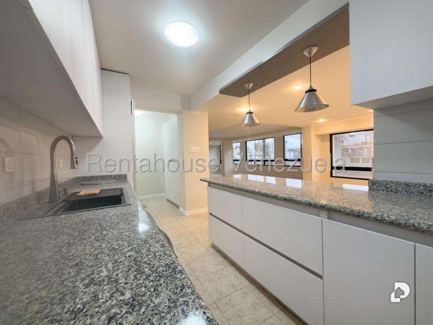 Apartamento en Los Palos Grandes, Caracas – 6