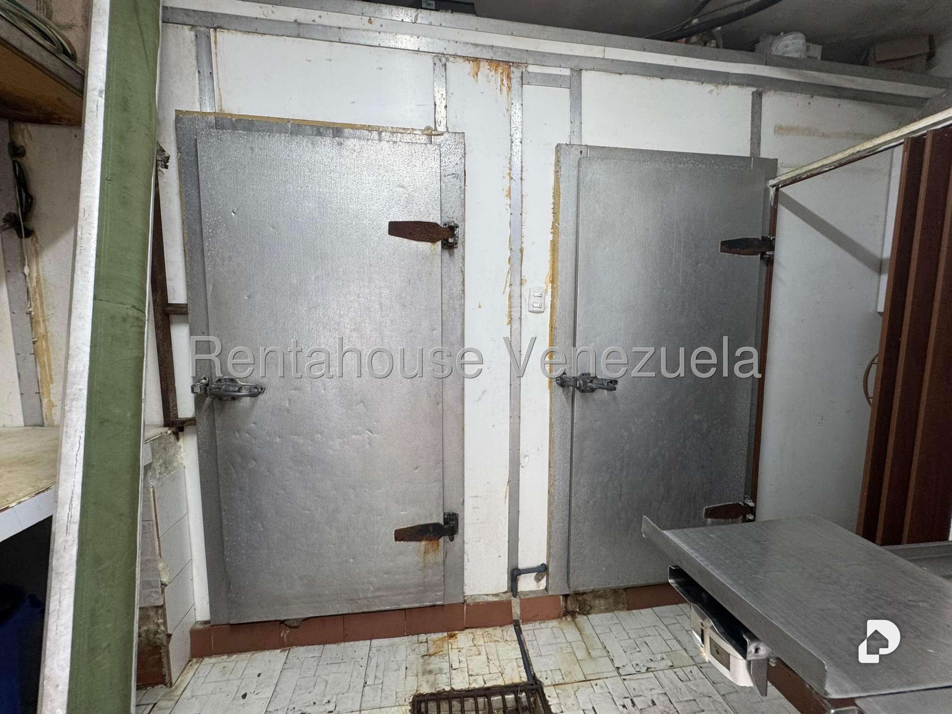 Local comercial en Bello Monte, Caracas – 14