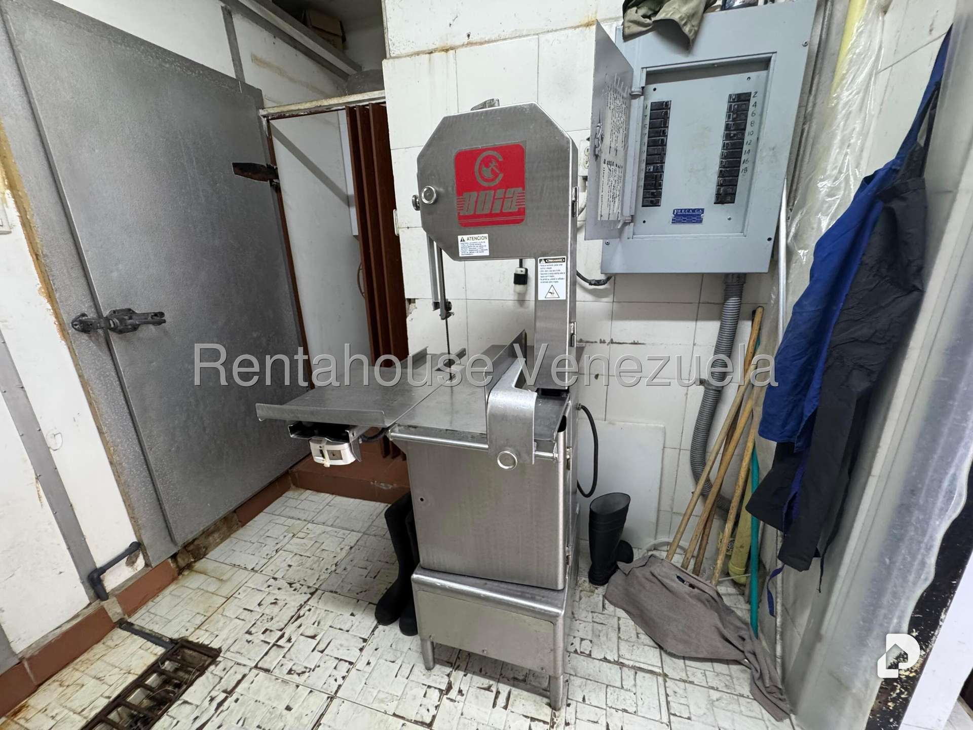 Local comercial en Bello Monte, Caracas – 13