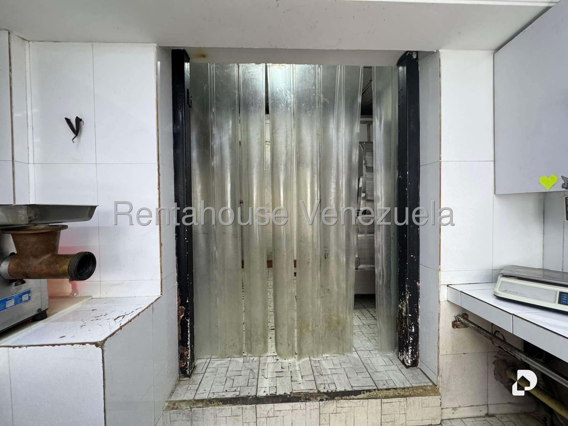Local comercial en Bello Monte, Caracas – 11