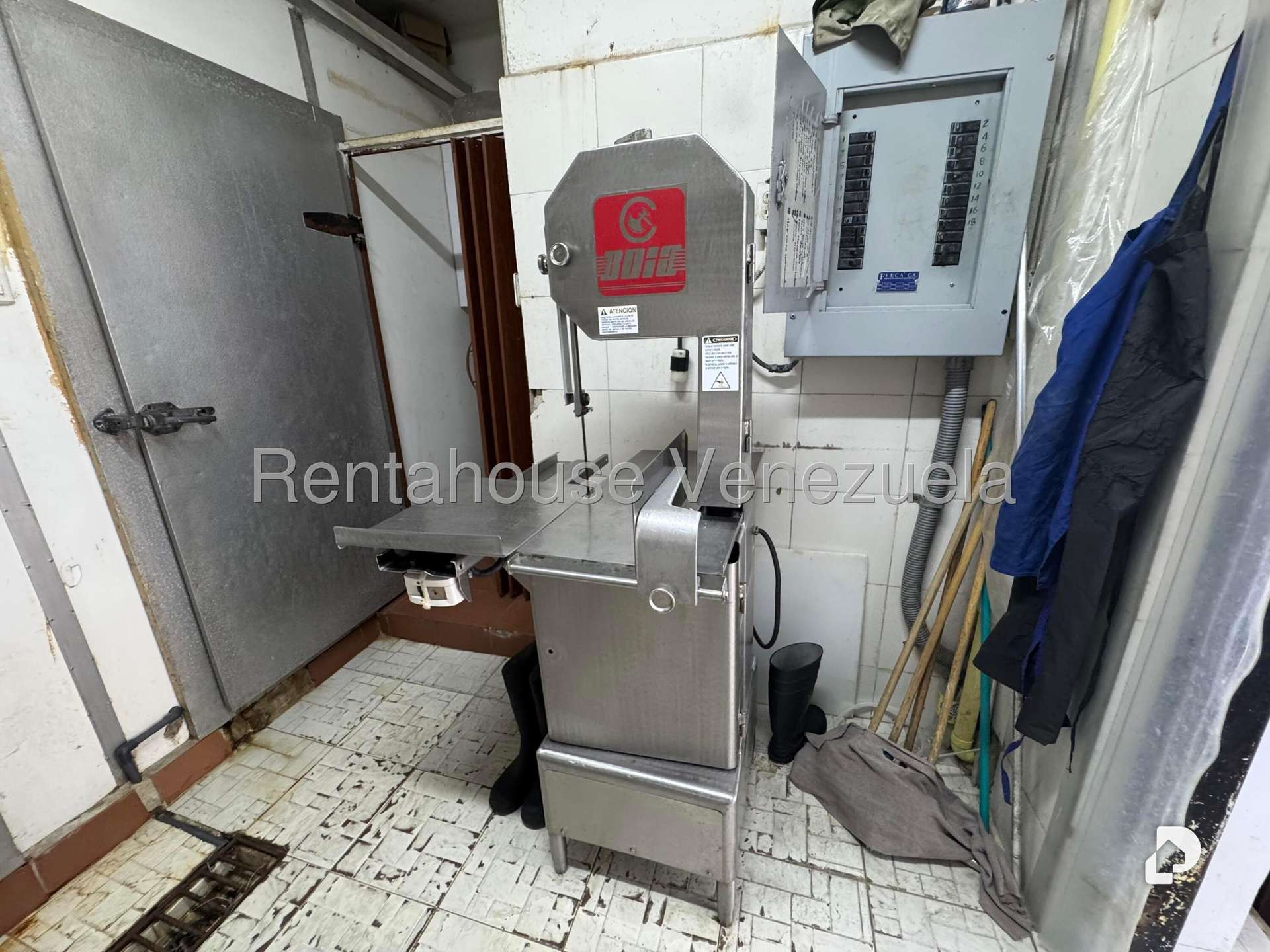 Local comercial en Bello Monte, Caracas – 13