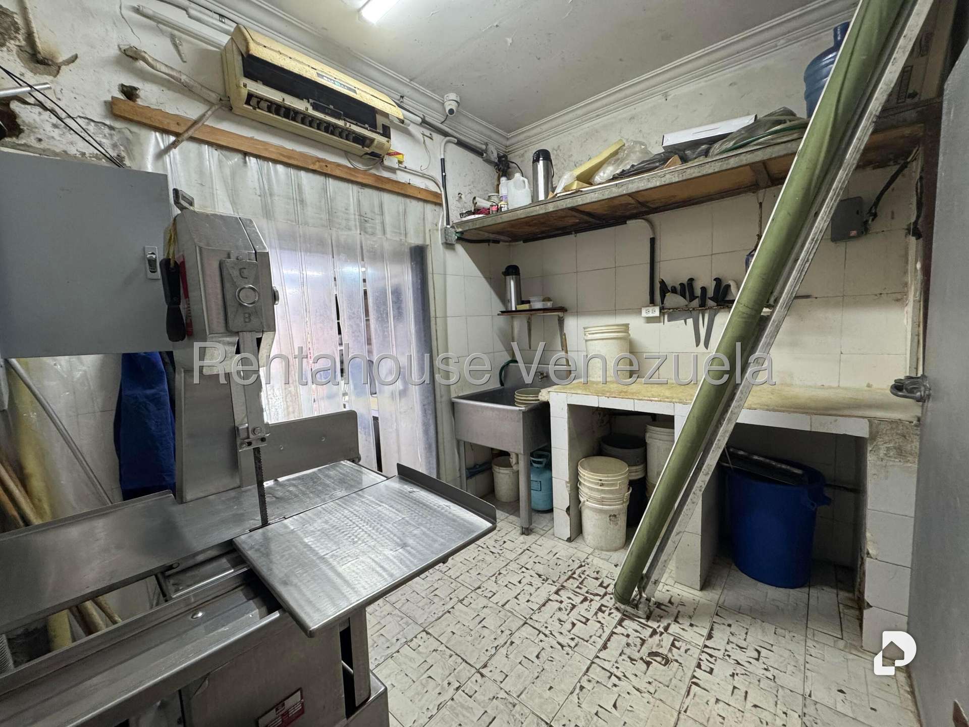 Local comercial en Bello Monte, Caracas – 16