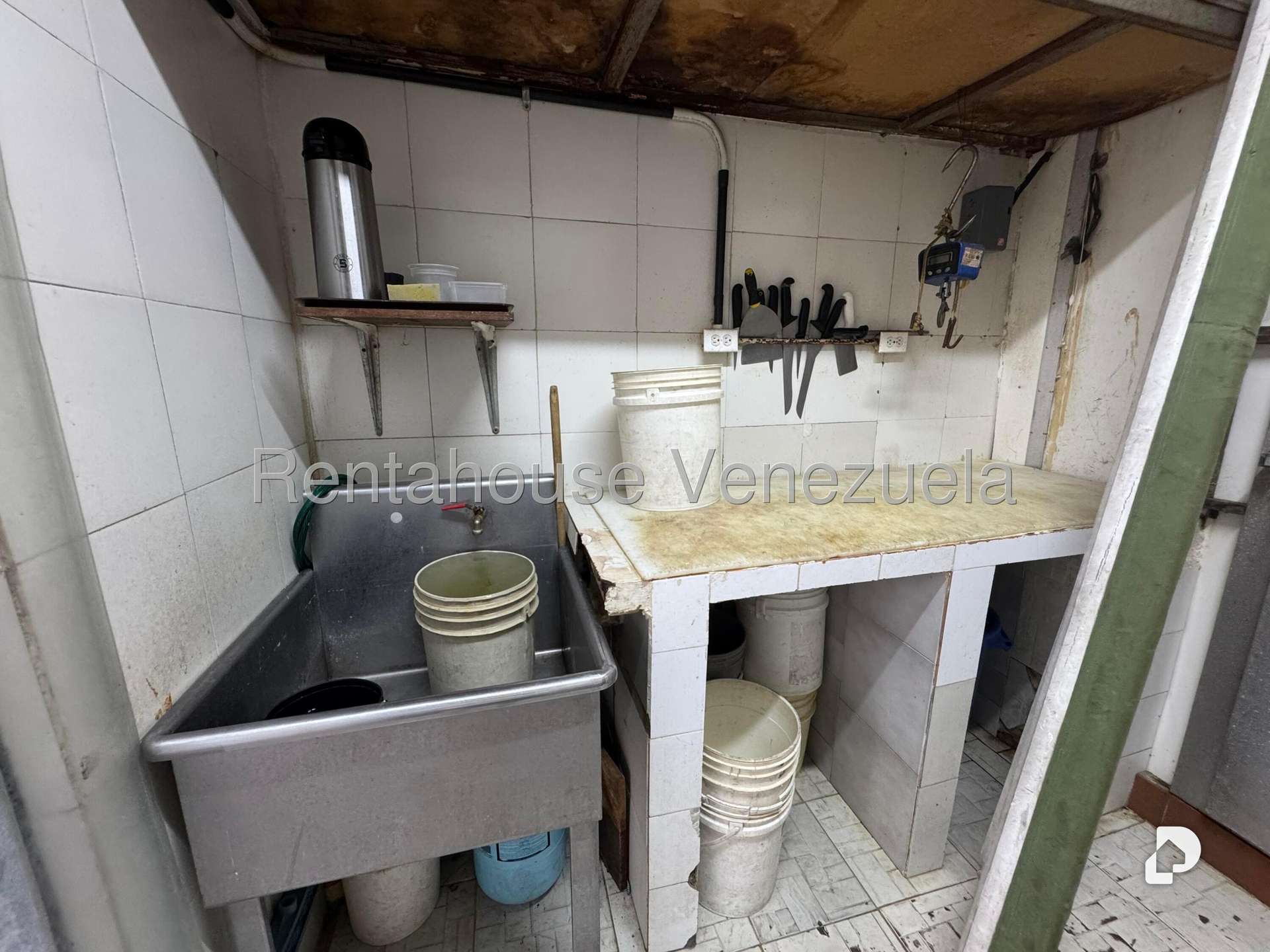 Local comercial en Bello Monte, Caracas – 12