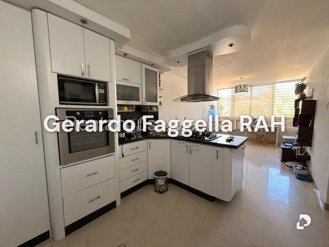Apartamento en Los Naranjos Humboldt, Caracas – 2