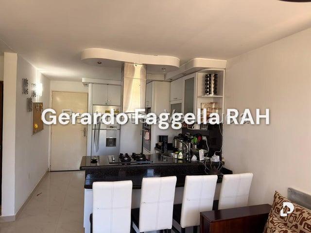 Apartamento en Los Naranjos Humboldt, Caracas – 1