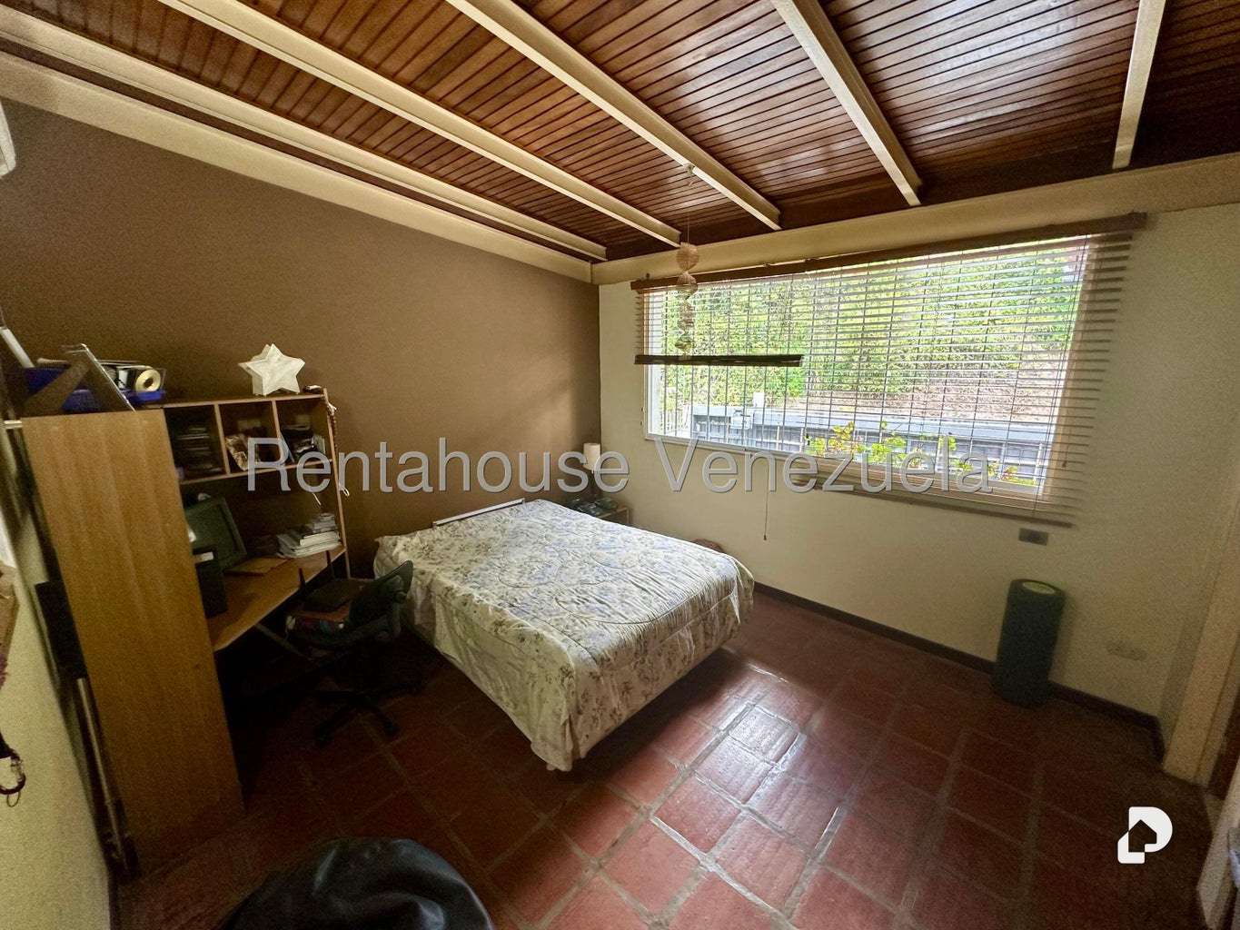Casa en Lomas De La Trinidad, Caracas – 28