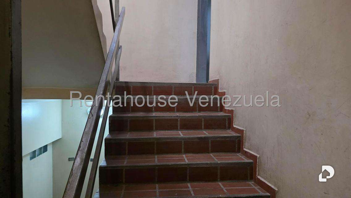 Edificio en La Trinidad, Caracas – 10
