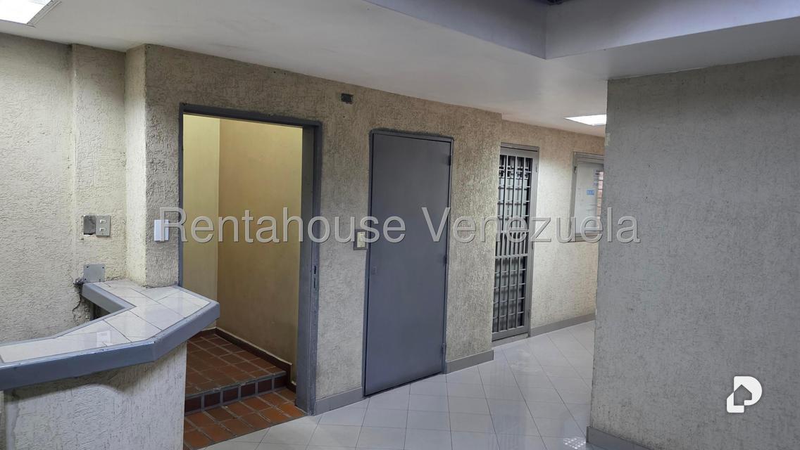 Edificio en La Trinidad, Caracas – 4