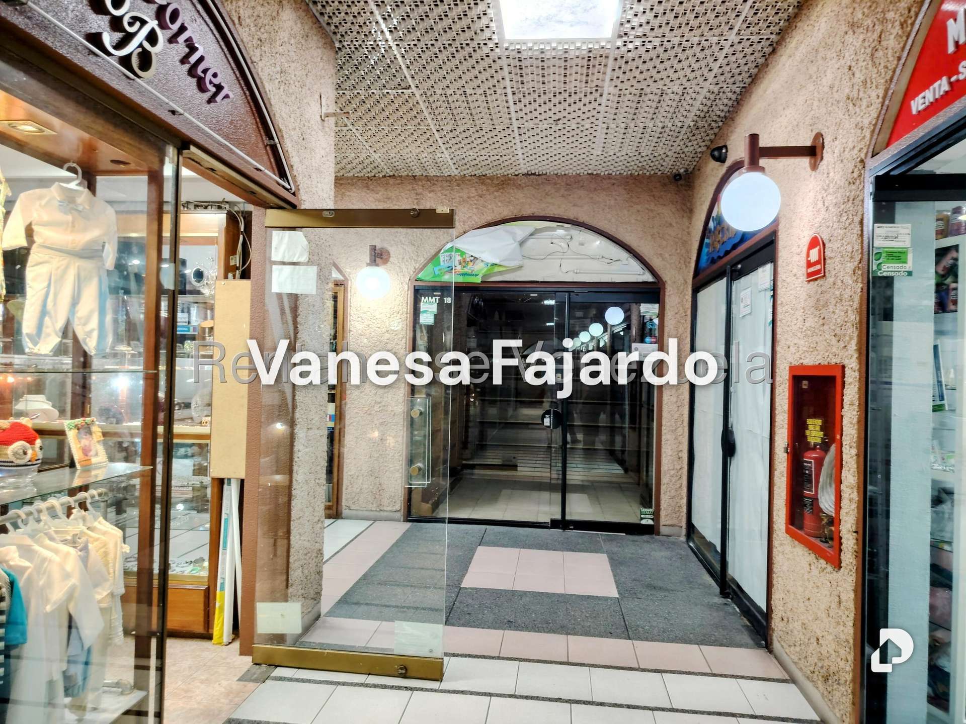 Local comercial en Prados del Este, Caracas – 11