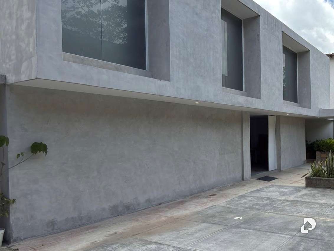 Office in Prados del Este, Caracas – 1