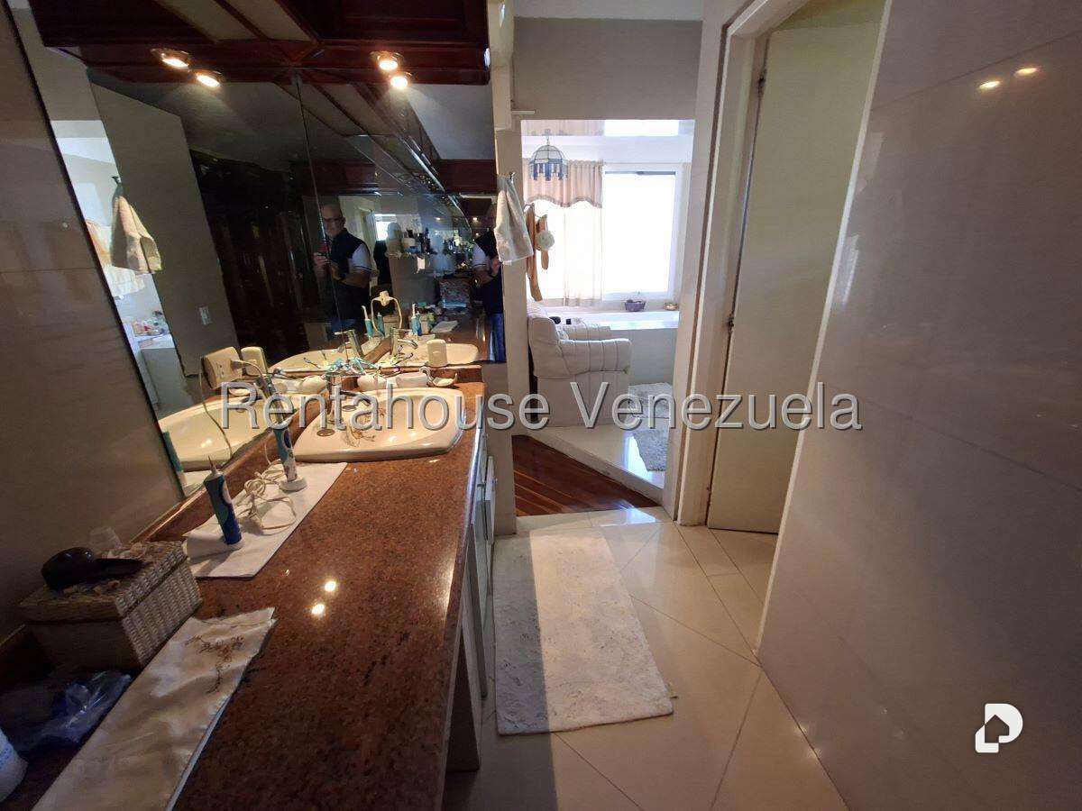 Casa en Cerro Verde, Caracas – 20