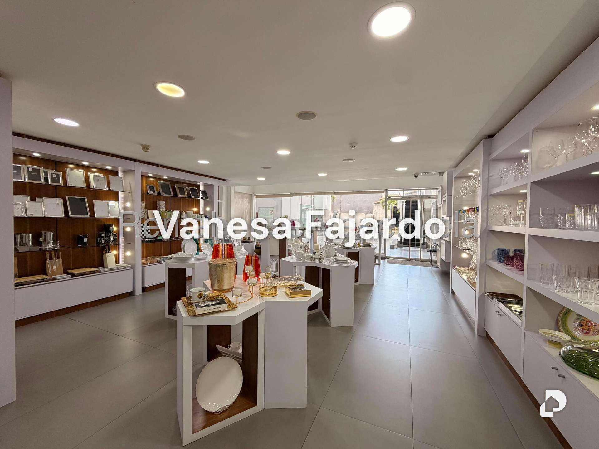 Local comercial en Las Mercedes, Caracas – 14
