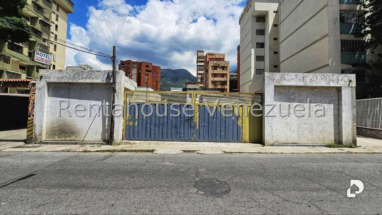 Edificio en La Florida, Caracas – 23
