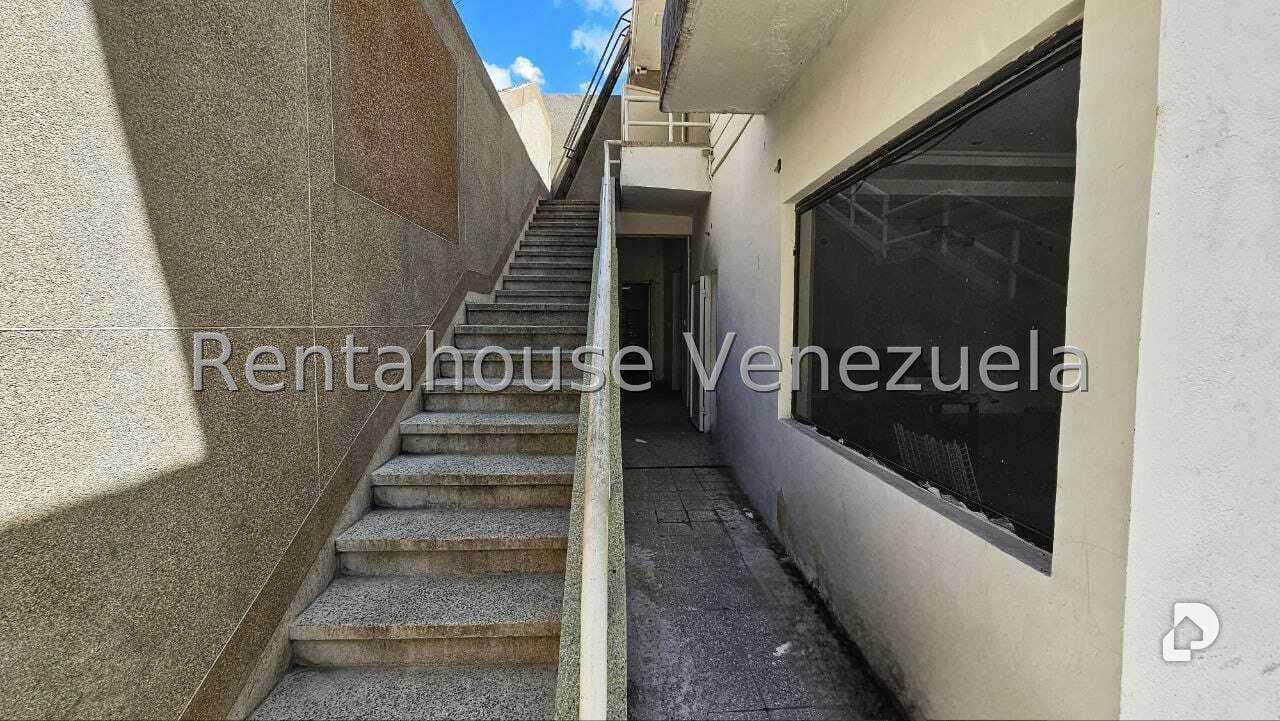 Edificio en La Florida, Caracas – 13