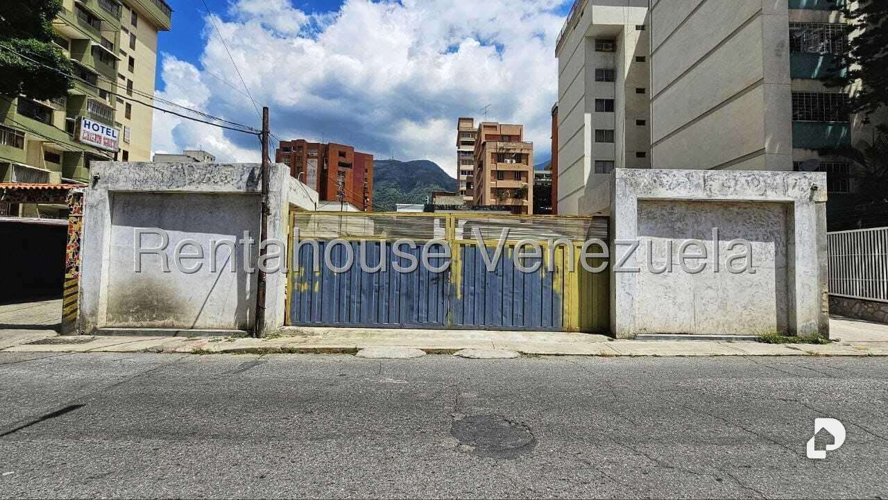 Edificio en La Florida, Caracas – 28