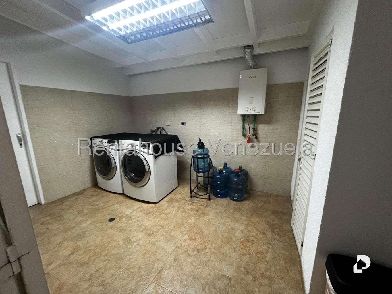 Casa en Oripoto, Caracas – 26