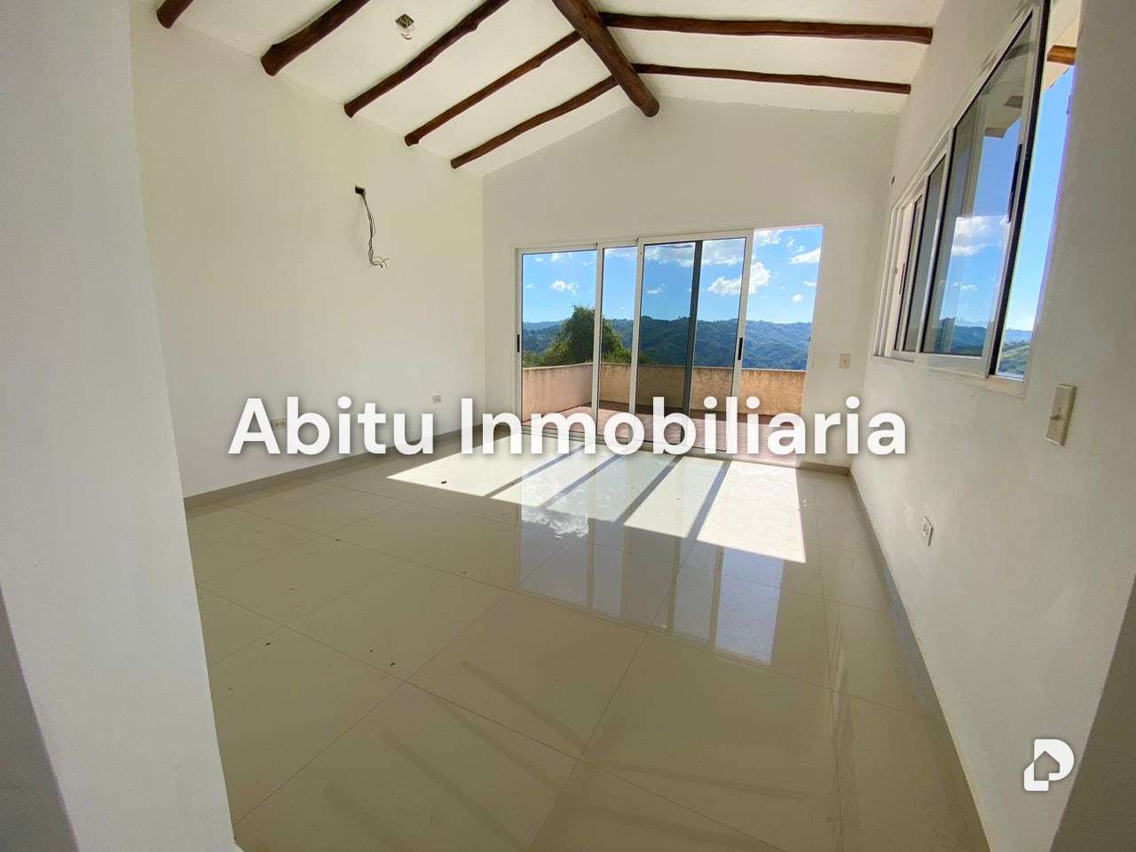 Casa en La Lagunita, Caracas – 13