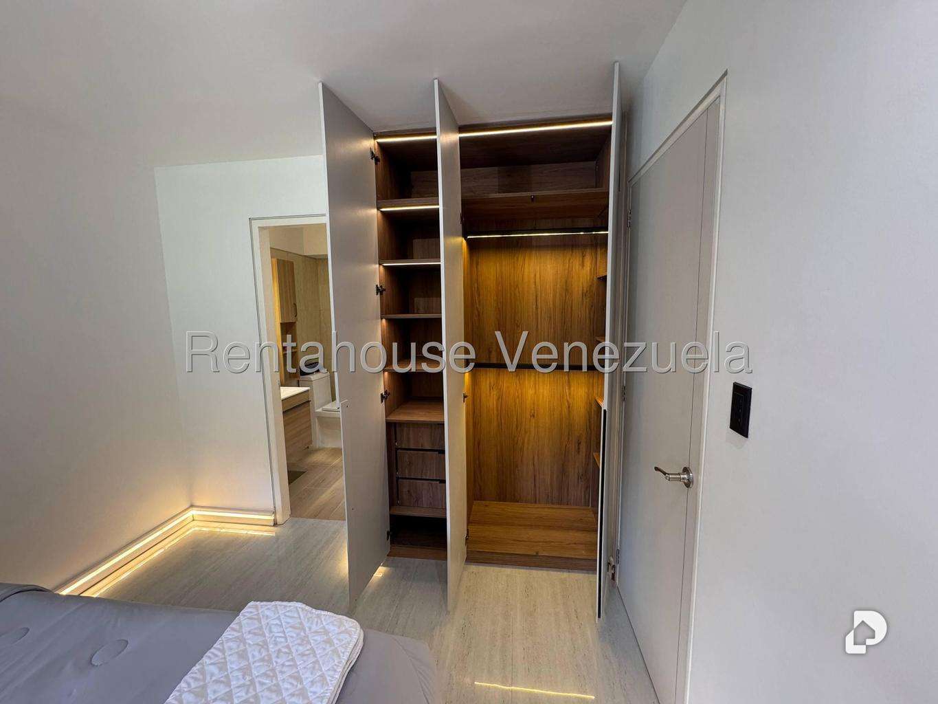 Apartment in Santa Fe Norte, Caracas – 58