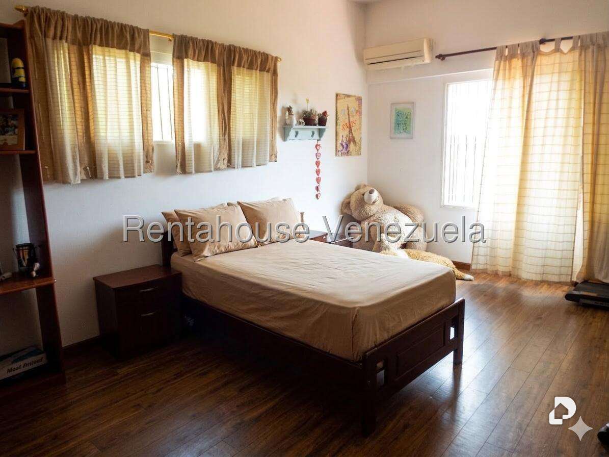 Casa en Loma Larga, Caracas – 27