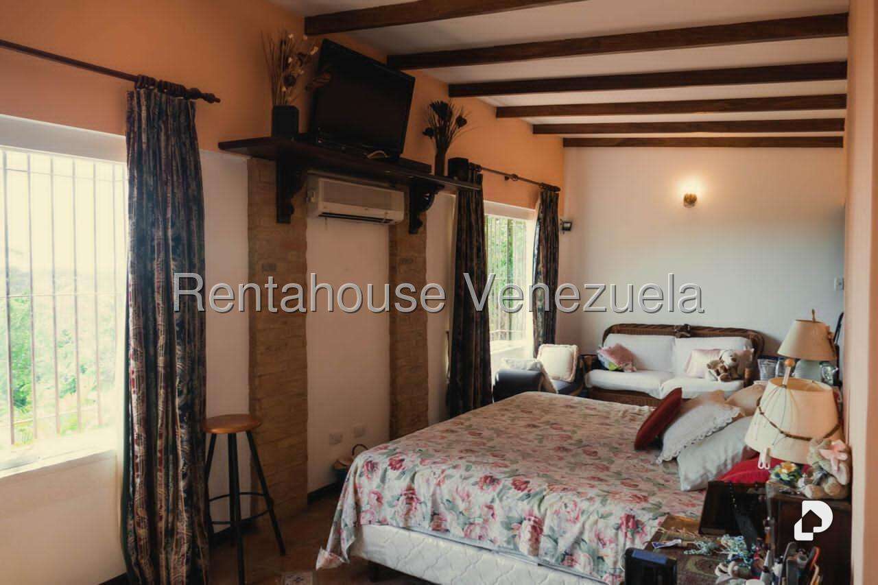 Casa en Loma Larga, Caracas – 25