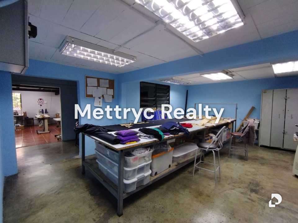 Local comercial en Av. Baralt, Caracas – 12