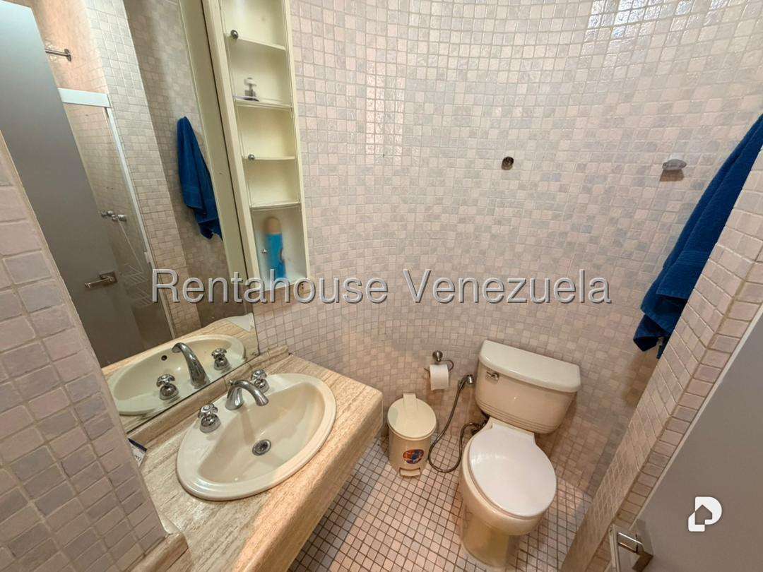 Apartamento en Los Palos Grandes, Caracas – 18