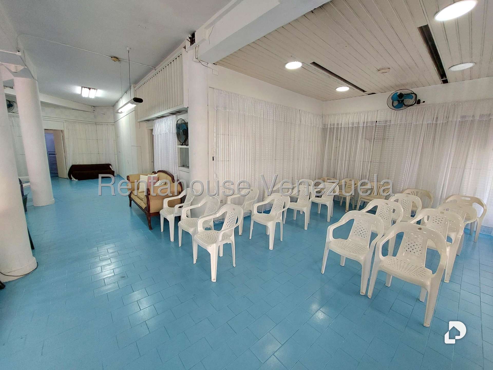 Local comercial en Bello Monte, Caracas – 11