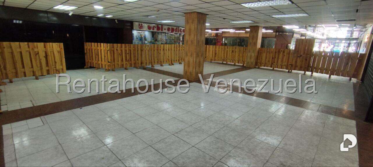 Local comercial en La Urbina, Caracas – 4