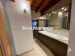 Casa en Alto Prado, Caracas – 24