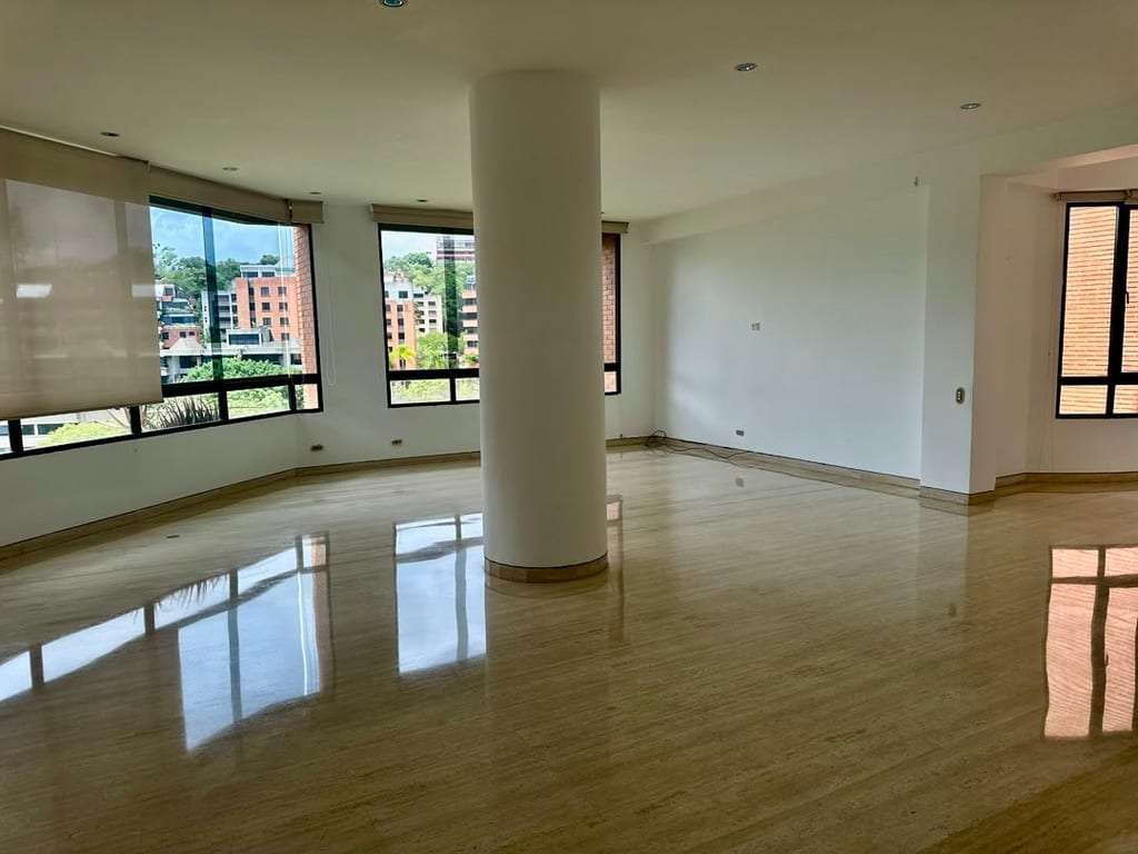 Apartamento en Colinas de Valle Arriba, Caracas - 1