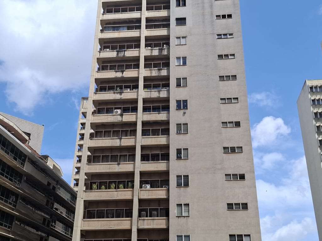 Oficina en Los Palos Grandes, Caracas - 1