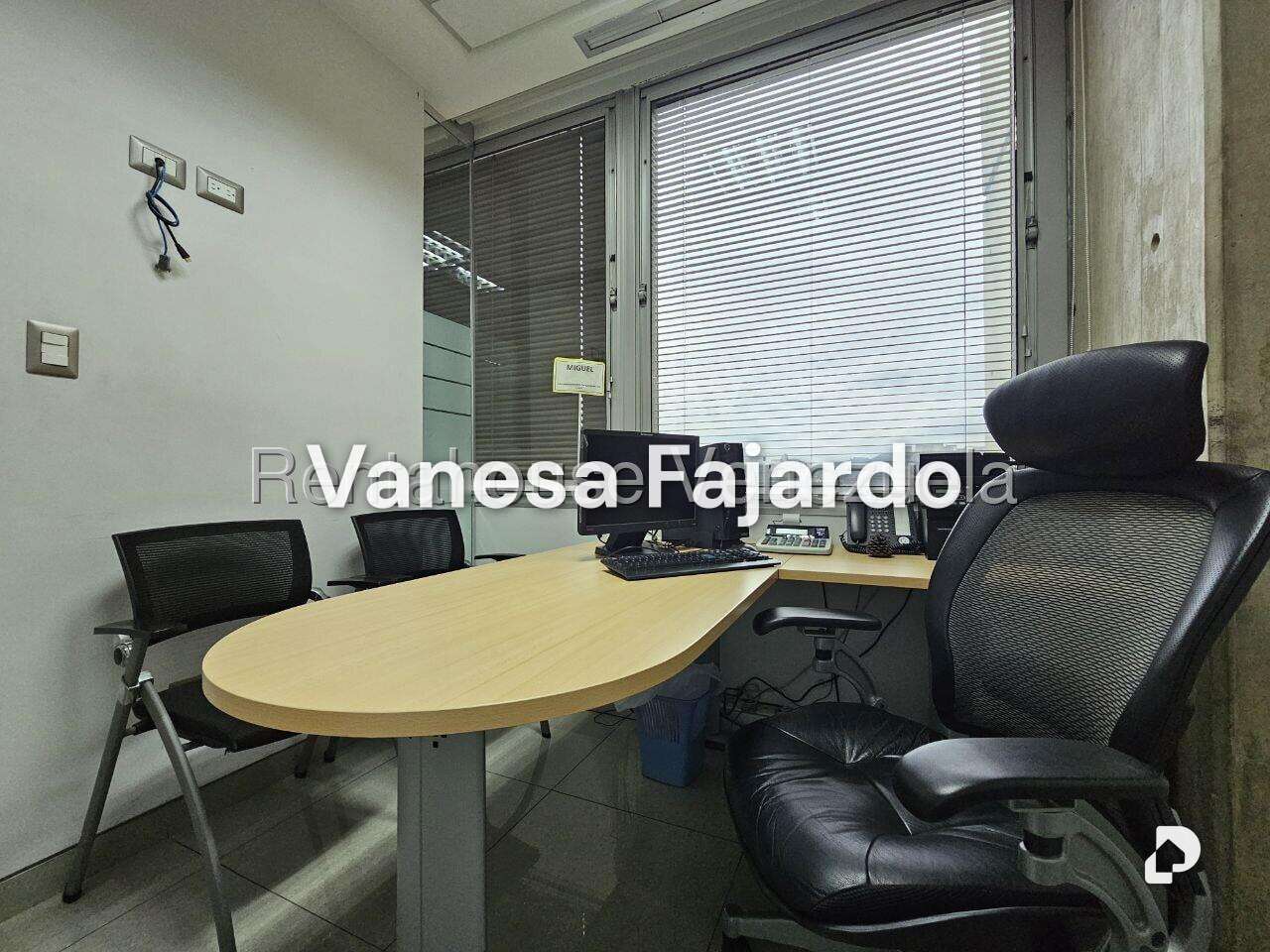 Oficina en Parroquia La Candelaria, Caracas – 25