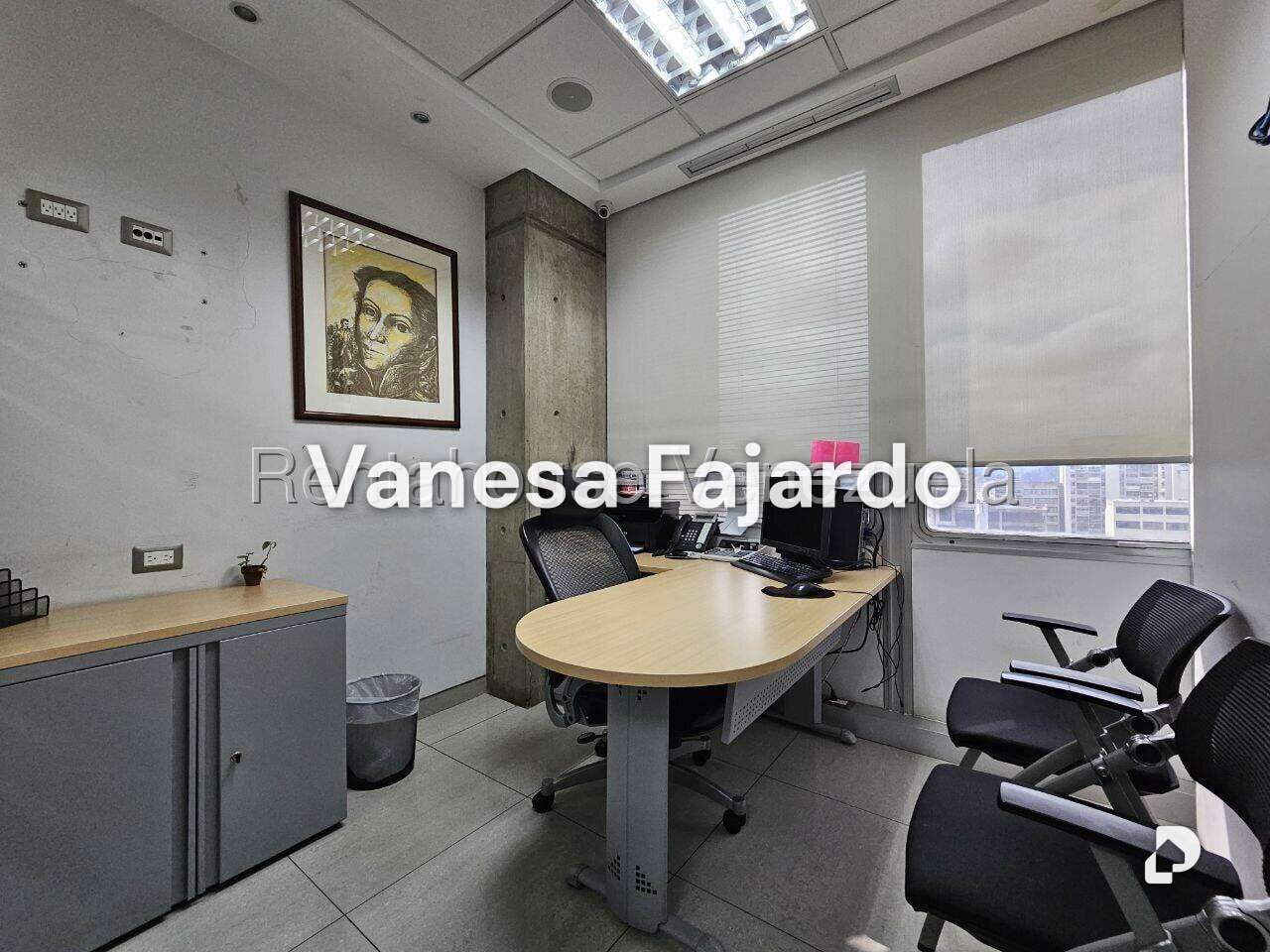 Oficina en Parroquia La Candelaria, Caracas – 26