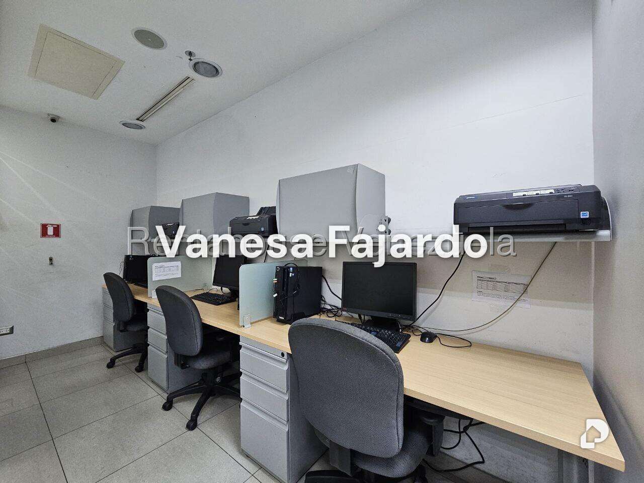 Oficina en Parroquia La Candelaria, Caracas – 30