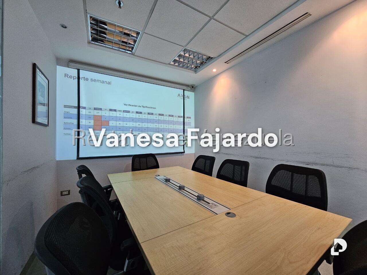Oficina en Parroquia La Candelaria, Caracas – 21