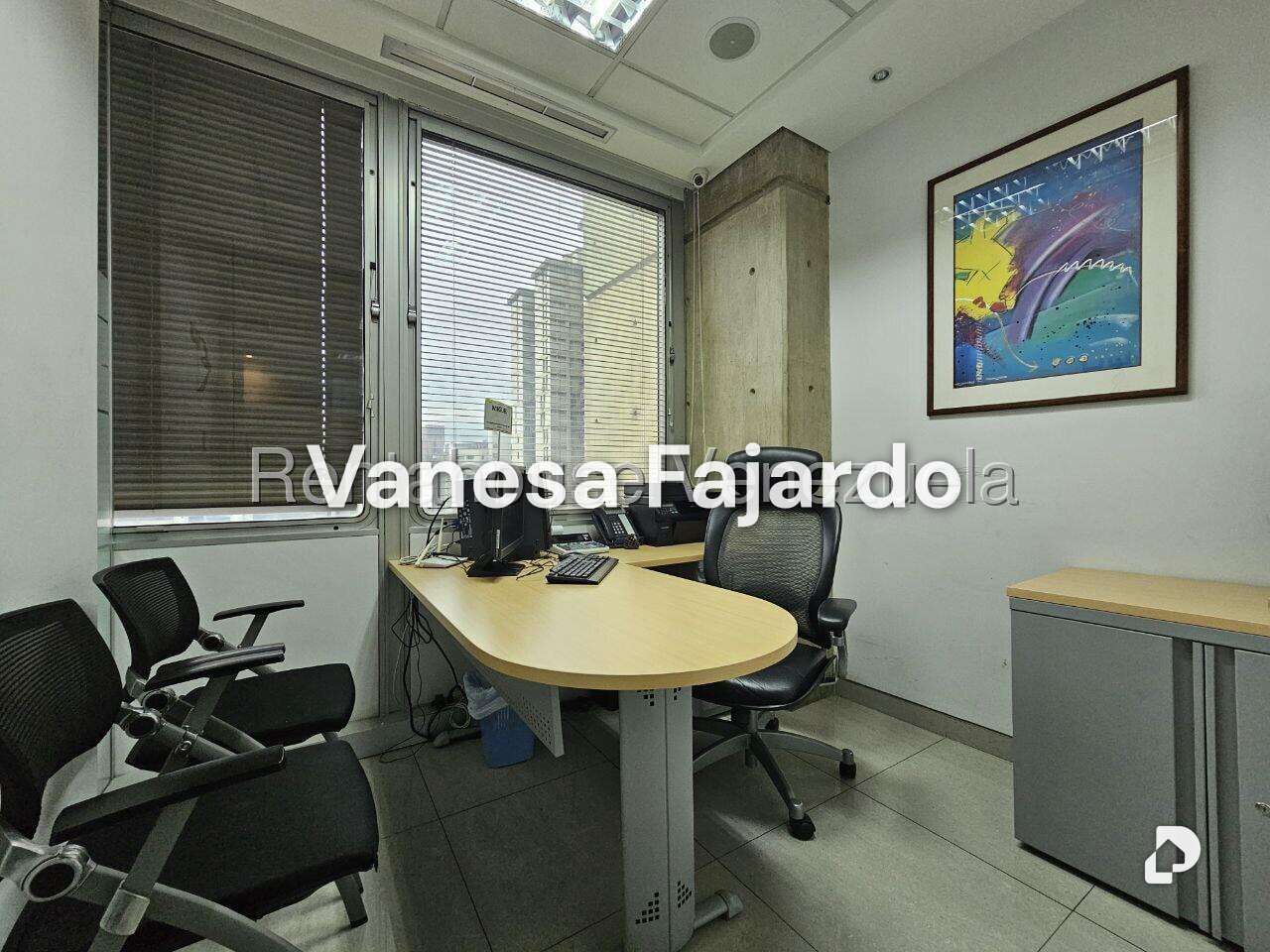 Oficina en Parroquia La Candelaria, Caracas – 24