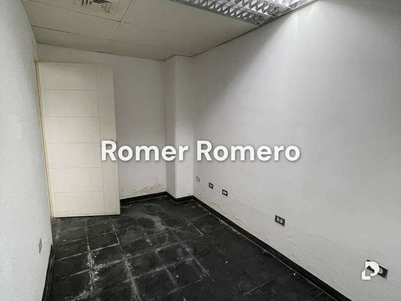 Local comercial en Zona Industrial, Valencia – 4