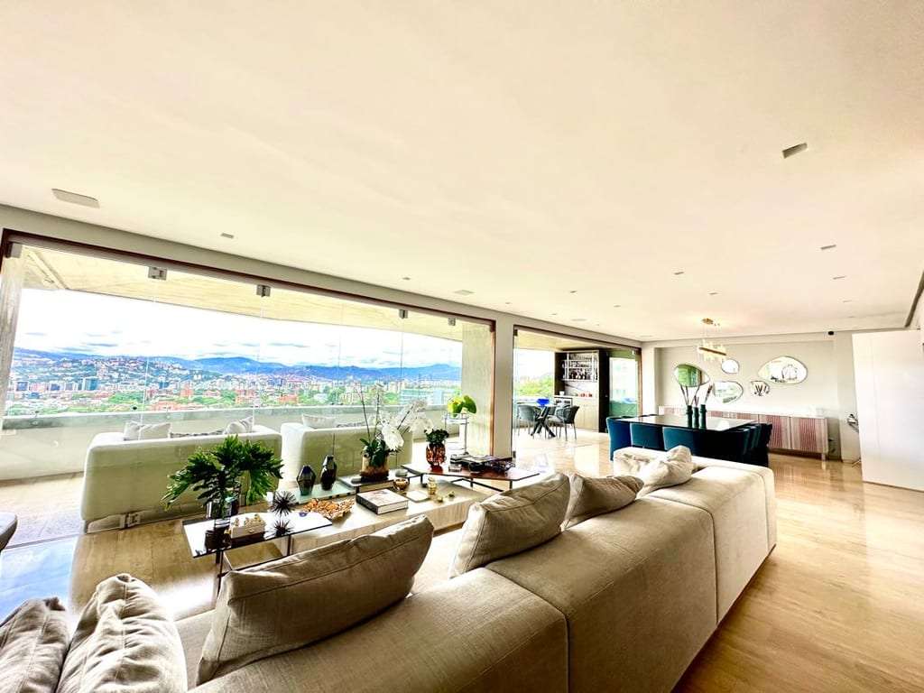 Apartamento en Altamira, Caracas - 1