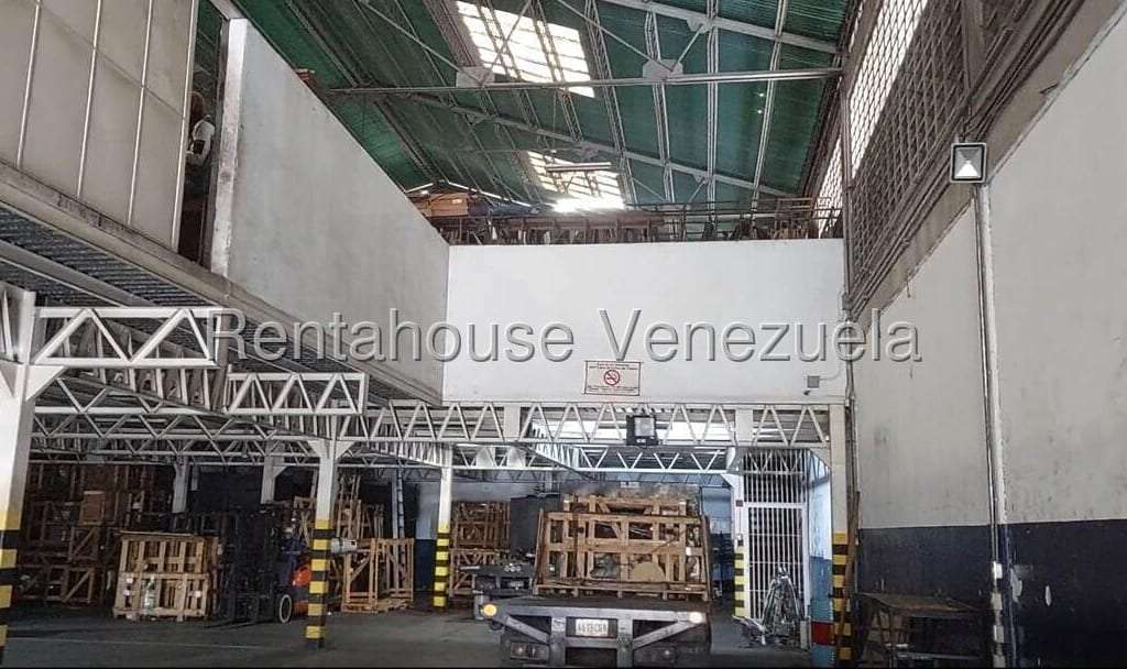 Local comercial en La Urbina, Caracas