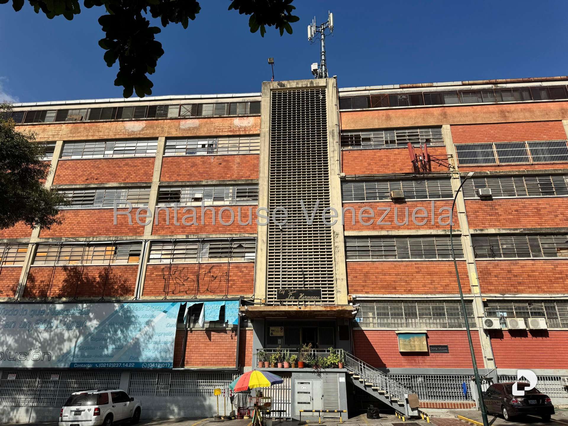 Galpón en Los Cortijos de Lourdes, Caracas – 1