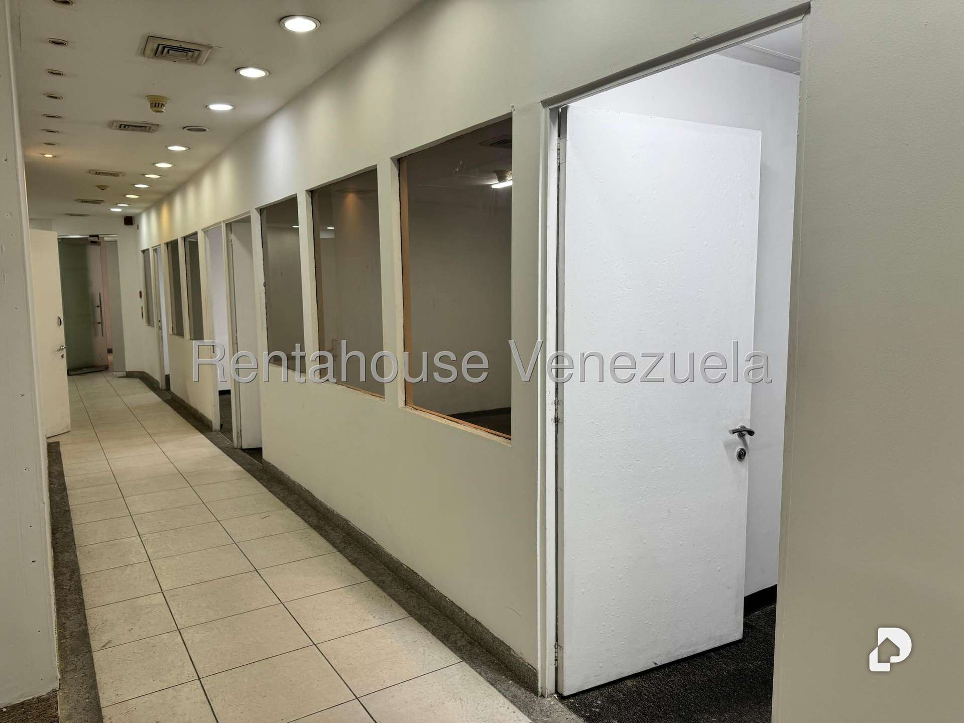 Galpón en Los Cortijos de Lourdes, Caracas – 14