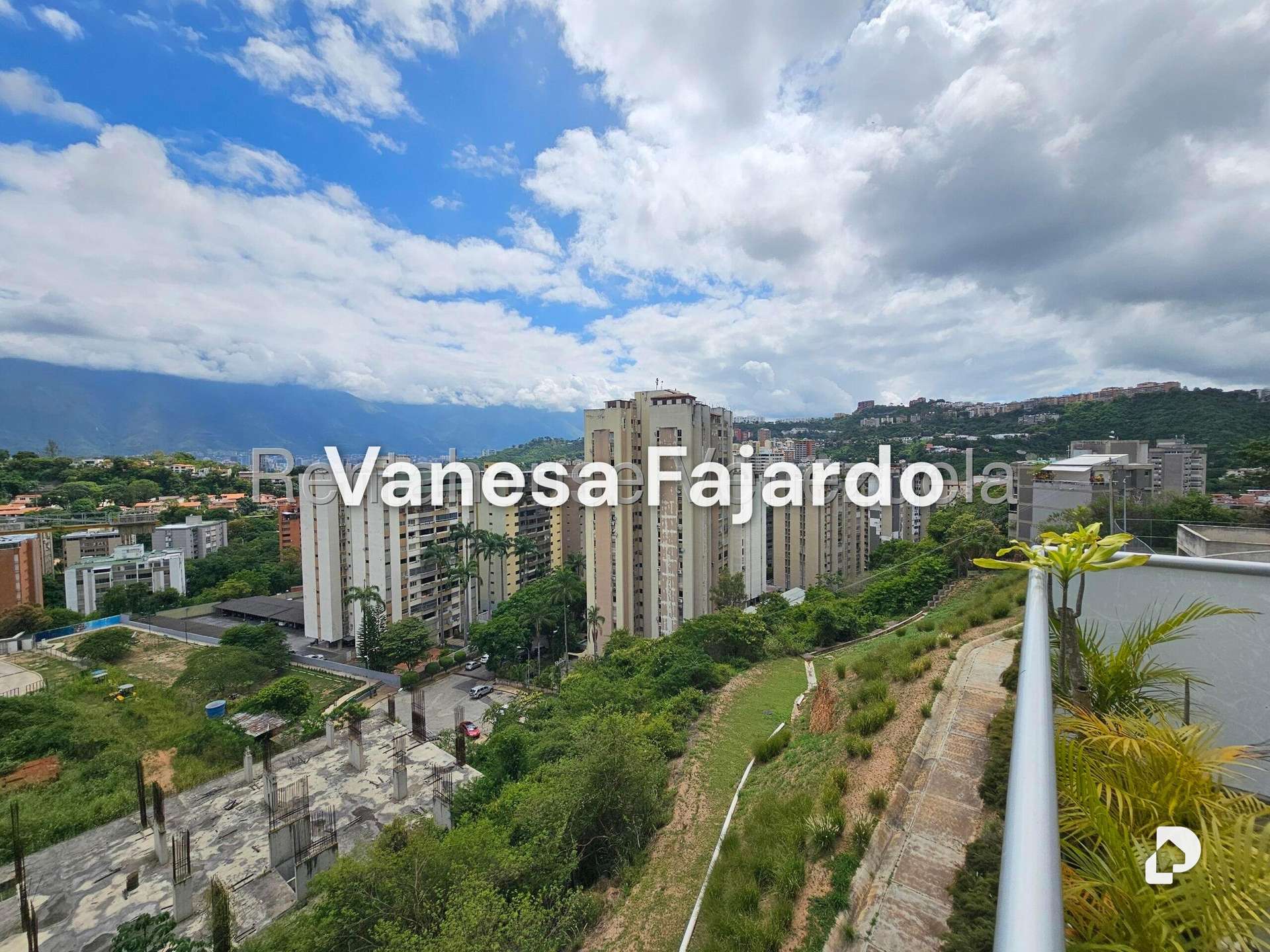 Apartamento en Santa Fe Sur, Caracas – 13